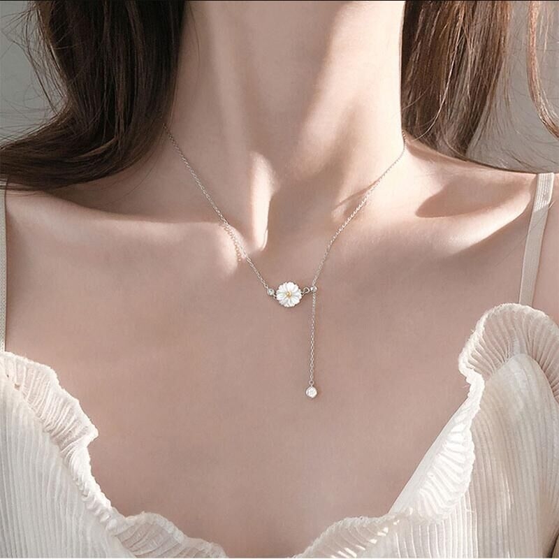 Bezels Set Pendant - Collana Lariat con Ciondolo Margherita in